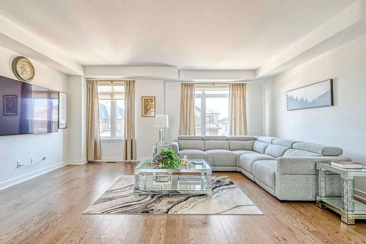 Tranquil Enclave Villa Ottawa Kanada